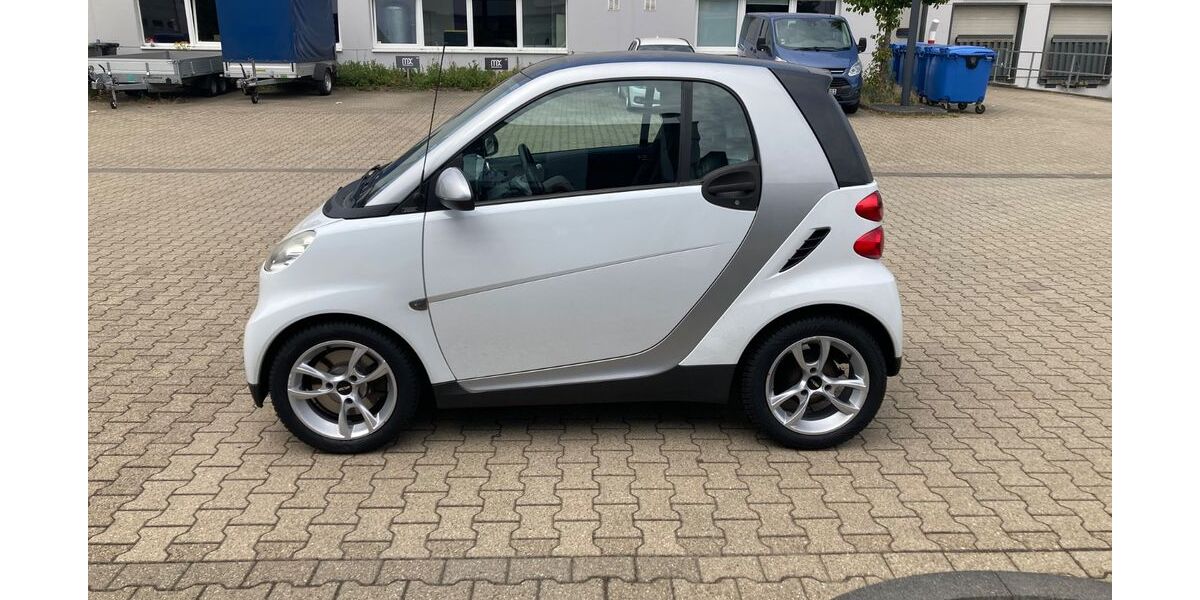 Smart ForTwo 136.599 km 4.999 &euro; Düsseldorf 40417