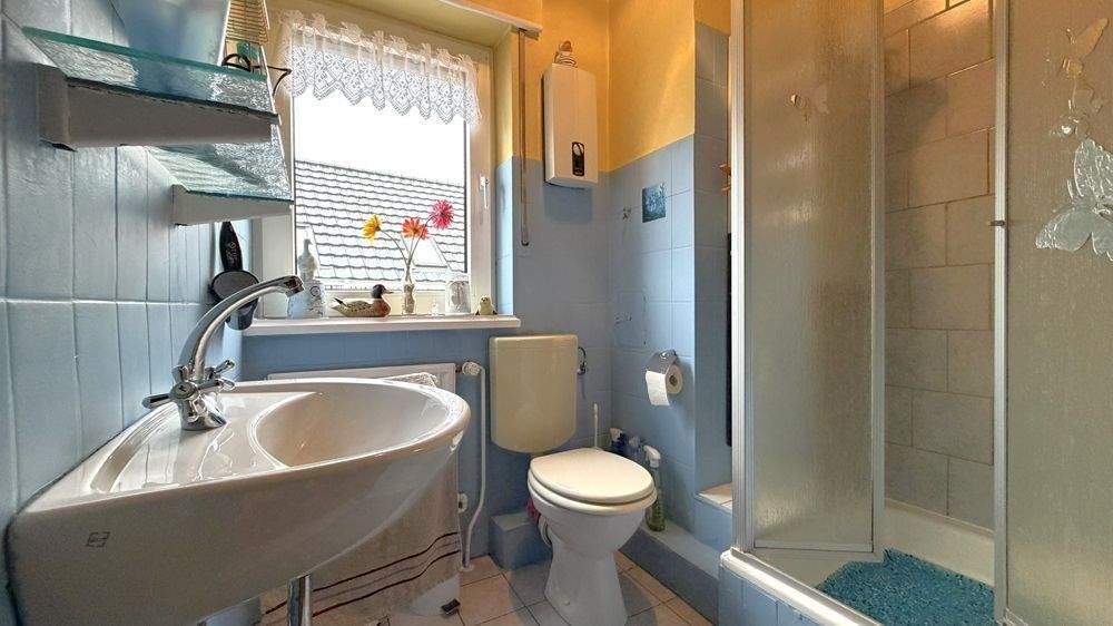 Doppelhaushälfte in Oberhausen-Eisenheim mit Garten, Garage, Carport, zwei Terrassen und mehr! 6 zimmer