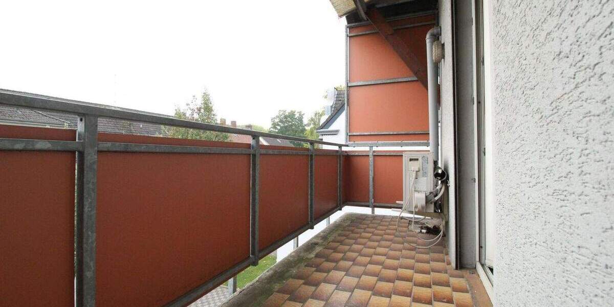 Paketangebot: Zwei Wohnungen mit Ausbaupotenzial DG, Balkon und Stellplatz in Duisburg-Obermeiderich 5 zimmer