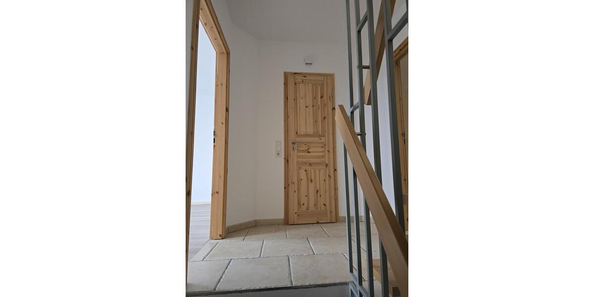 Modernes Reihenendhaus nebst 2 Garagen, Küche, Garten 4 zimmer