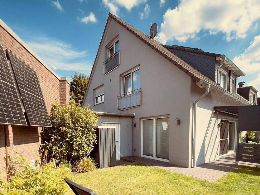 RESERVIERT _ 2 FAMILIENHAUS DOPPELLGARAGE PROVISIONSFREI IN DIN-OBERLOHBERG 6 zimmer