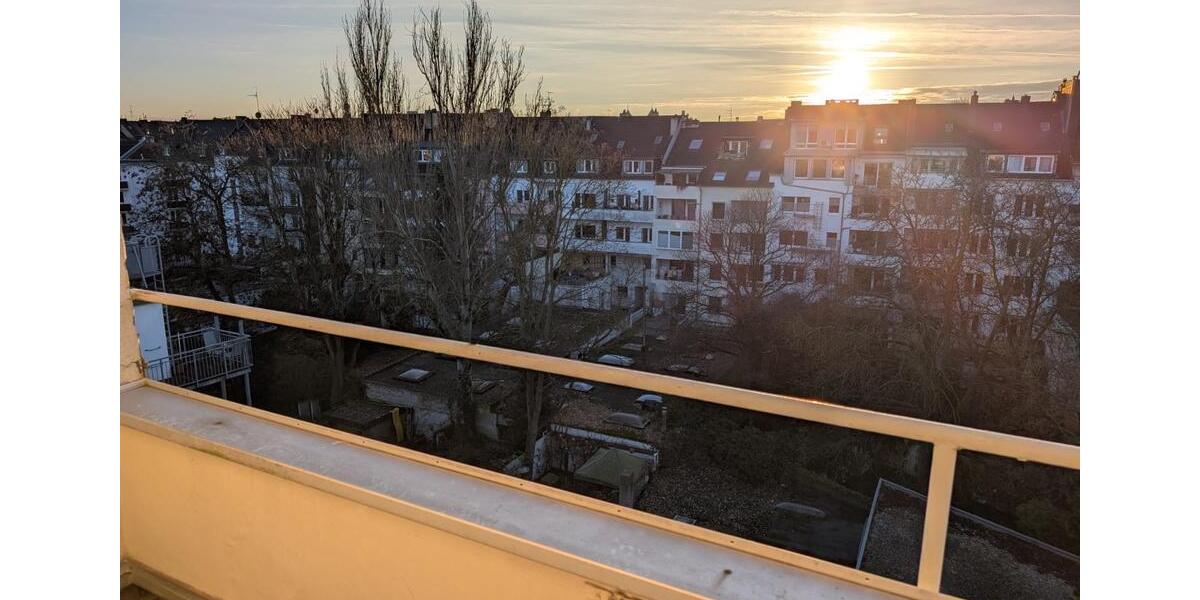 Spacious Rooftop Terrace, Bright Furnished Sublet in Flingern 2.5 zimmer