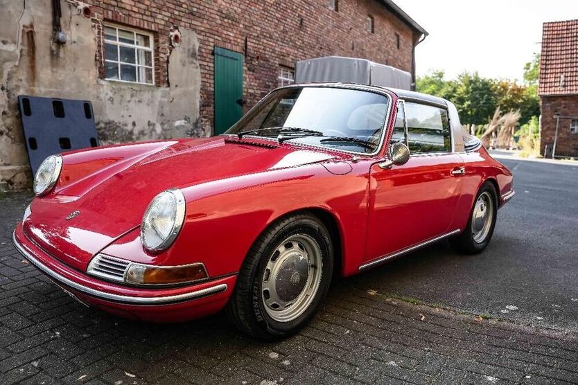 912