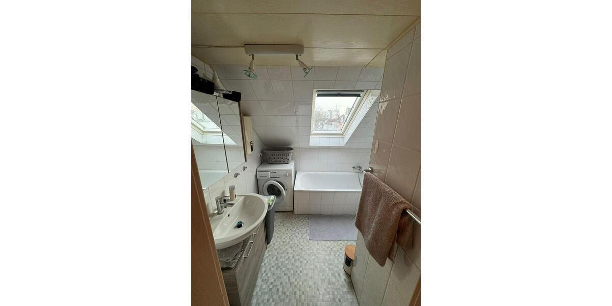 Möblierte Dachgeschosswohnung mit Dachterrasse 2 zimmer