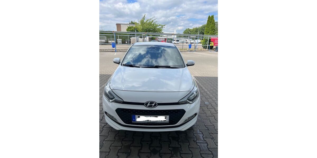 Hyundai i20 125.000 km 7.500 &euro; Duisburg 47179