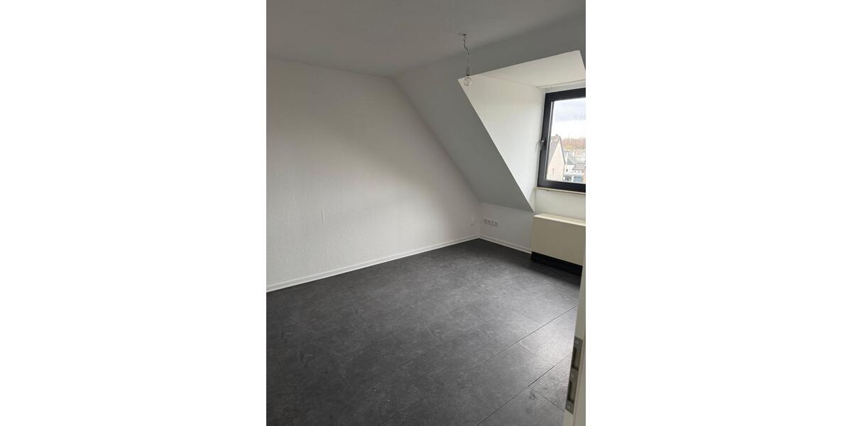 Dachgeschoßwohnung Bottrop Batenbrock - 3 Zimmer, 62 m&sup2;, 750&euro; | Angebot:25056413