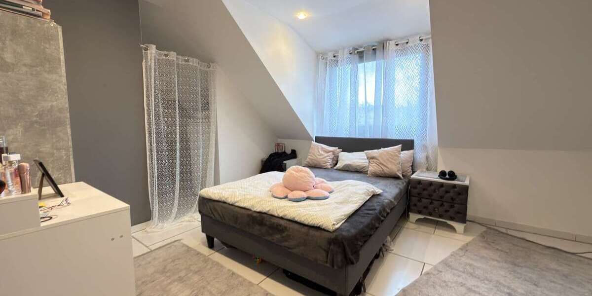 Modernisiertes 3-Parteienhaus mit Maisonette und Gartenanteil nahe Centro - Mehrfamilienhaus, Wohnhaus Oberhausen Osterfeld | Angebot:26835909