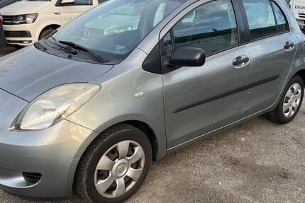 Toyota Yaris 213.970 km 1.950 &euro; Düsseldorf 40233