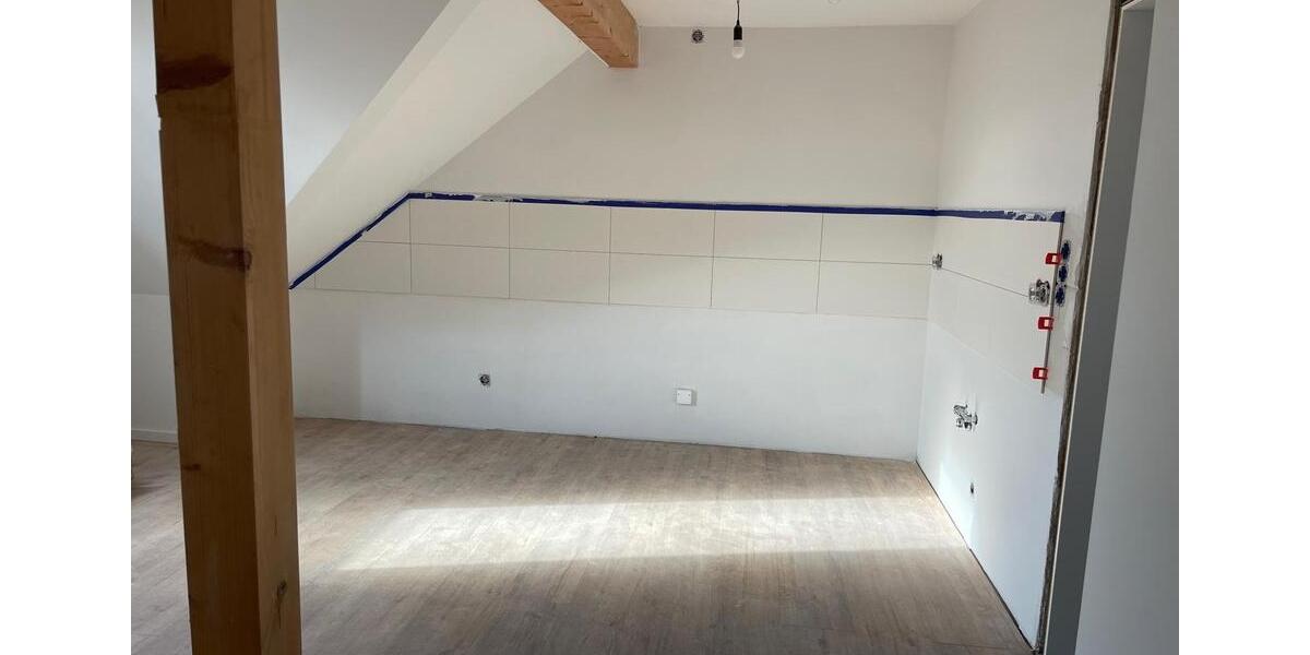 sanierte Dachgeschosswohnung-Besichtigung am 10.12.2025 16:30 Uhr 4 zimmer