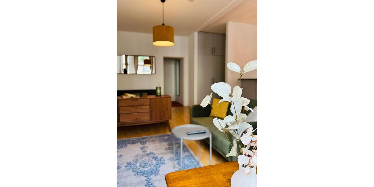 Vollmöbilierte Altbauwohnung auf Zeit am Düsseldorfer Volksgarten 1 zimmer