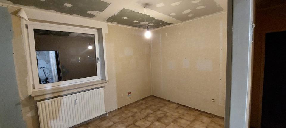 Teilsanierte 93m2 Erdgeschosswohnung mit 3,5 Zimmer 3.5 zimmer