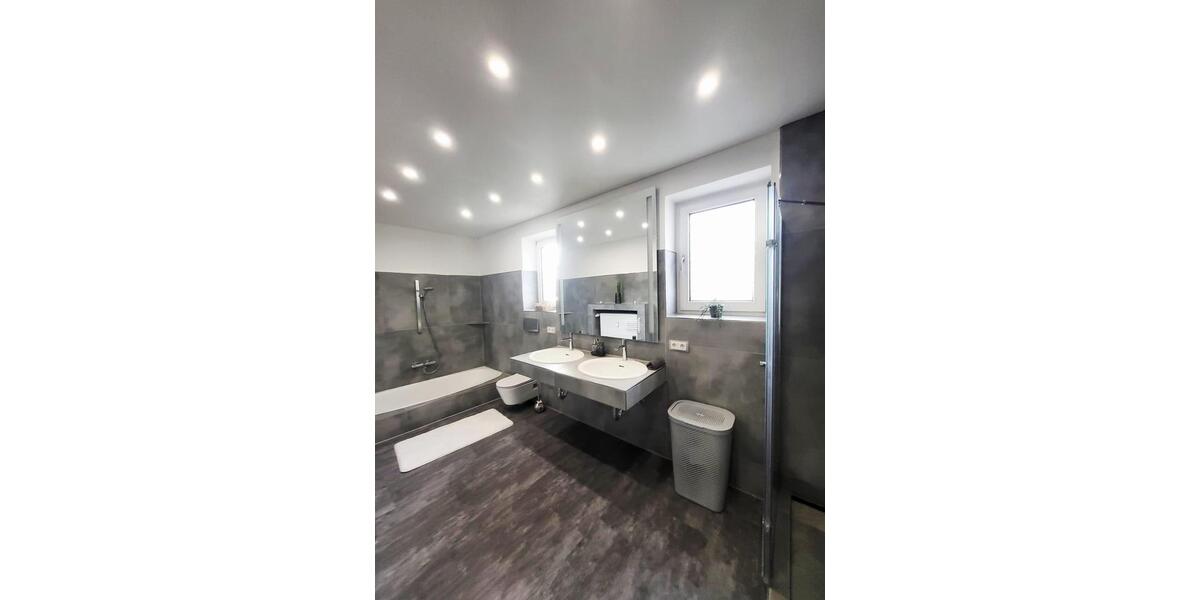Etagenwohnung Mülheim an der Ruhr Broich - 3 Zimmer, 106 m&sup2;, 1.700&euro; | Angebot:26368657