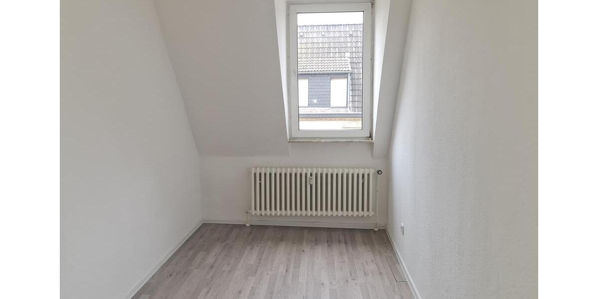 Gepflegte 4-Zimmer-Dachgeschosswohnung zu vermieten! 1Nettokaltmiete frei (2. Monat) 4 zimmer