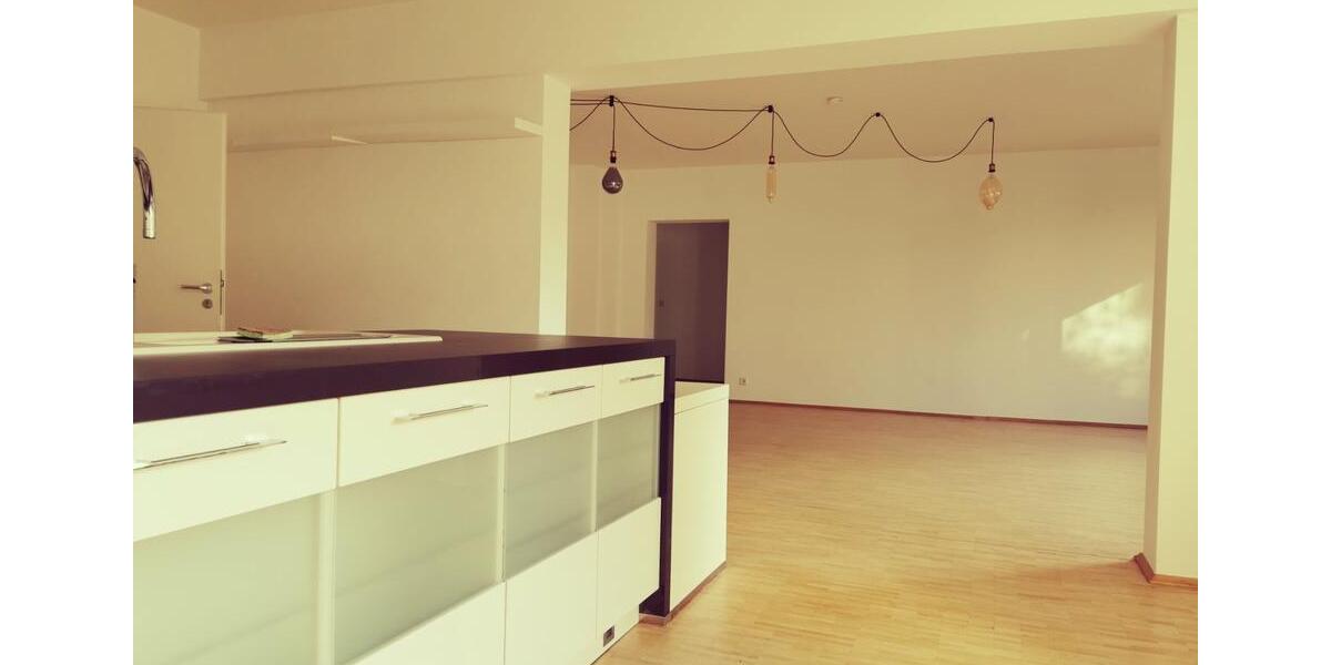 Familienfreundliche Eigentumswohnung in Düsseldorf-Düsselta 5.5 zimmer