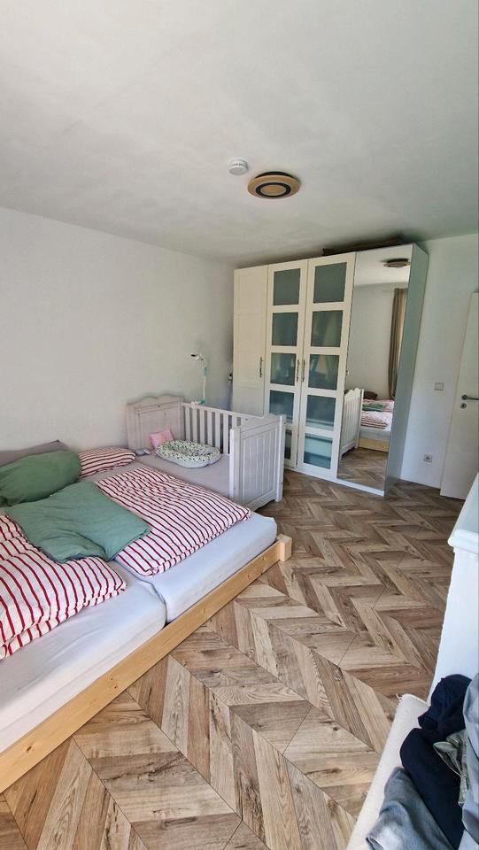 Wohnung im Reihenhausstil mit eigenem Eingang, Garten und Garage
