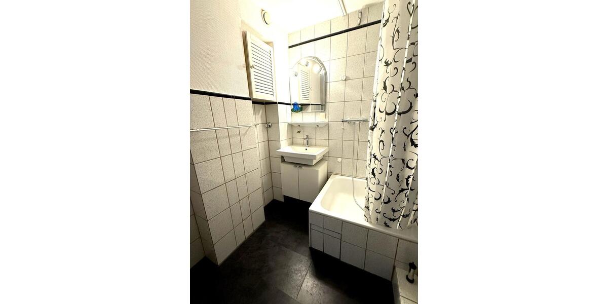 Dachgeschoßwohnung Krefeld - 3 Zimmer, 61 m&sup2;, 890&euro; | Angebot:25637296