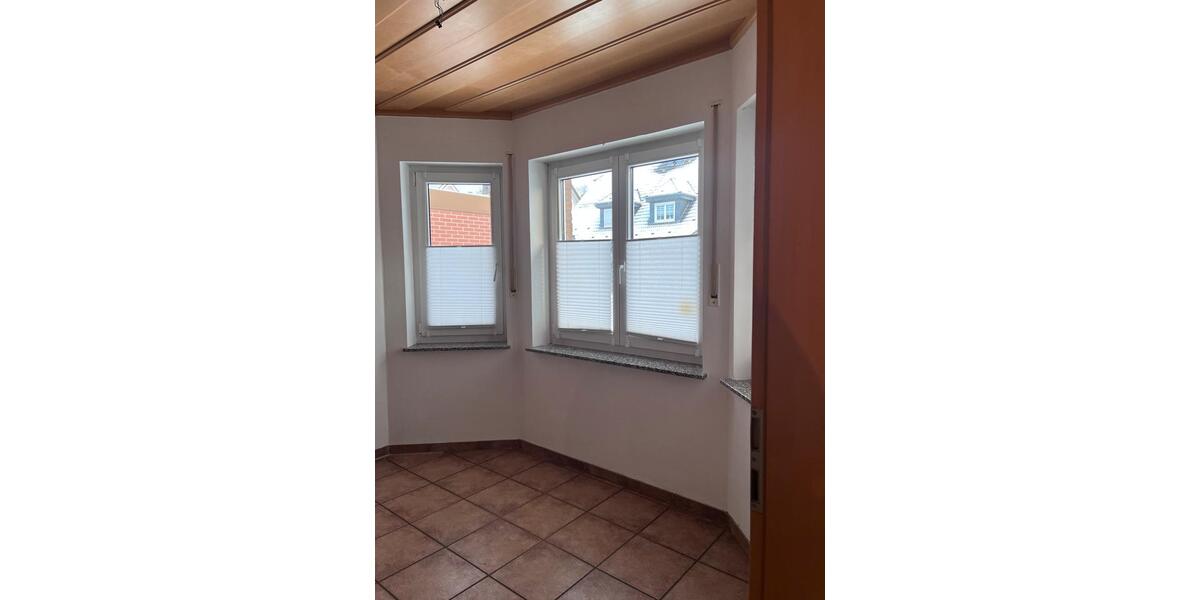 Gepflegte Doppelhaushälfte mit Garten, Garage, PV Anlage in Moers 3 zimmer