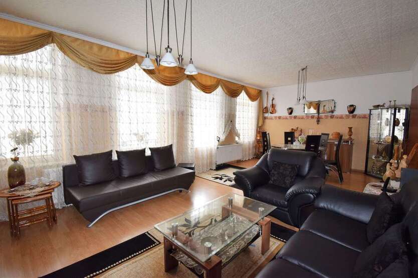 Haus zum Kaufen in Krefeld 499.000 € 300 m²