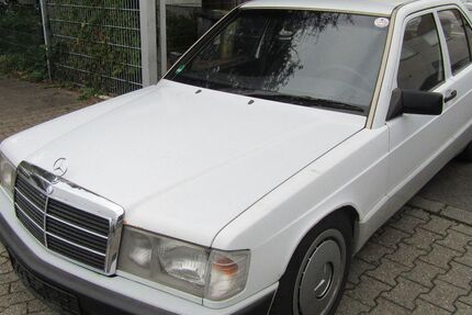 Mercedes-Benz 190 214.000 km 2.490 &euro; Düsseldorf 40231