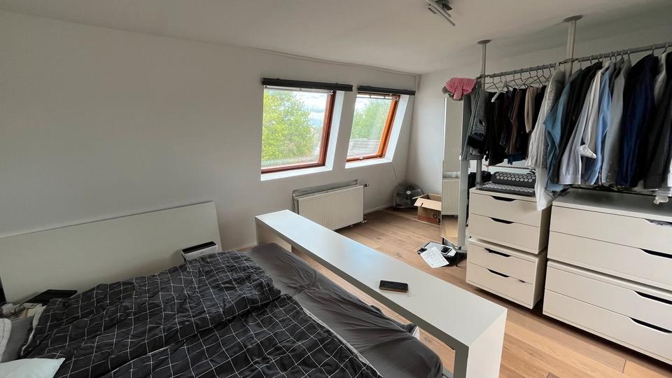 Dachgeschoßwohnung Krefeld Cracau - 3 Zimmer, 110 m&sup2;, 900&euro; | Angebot:26223508