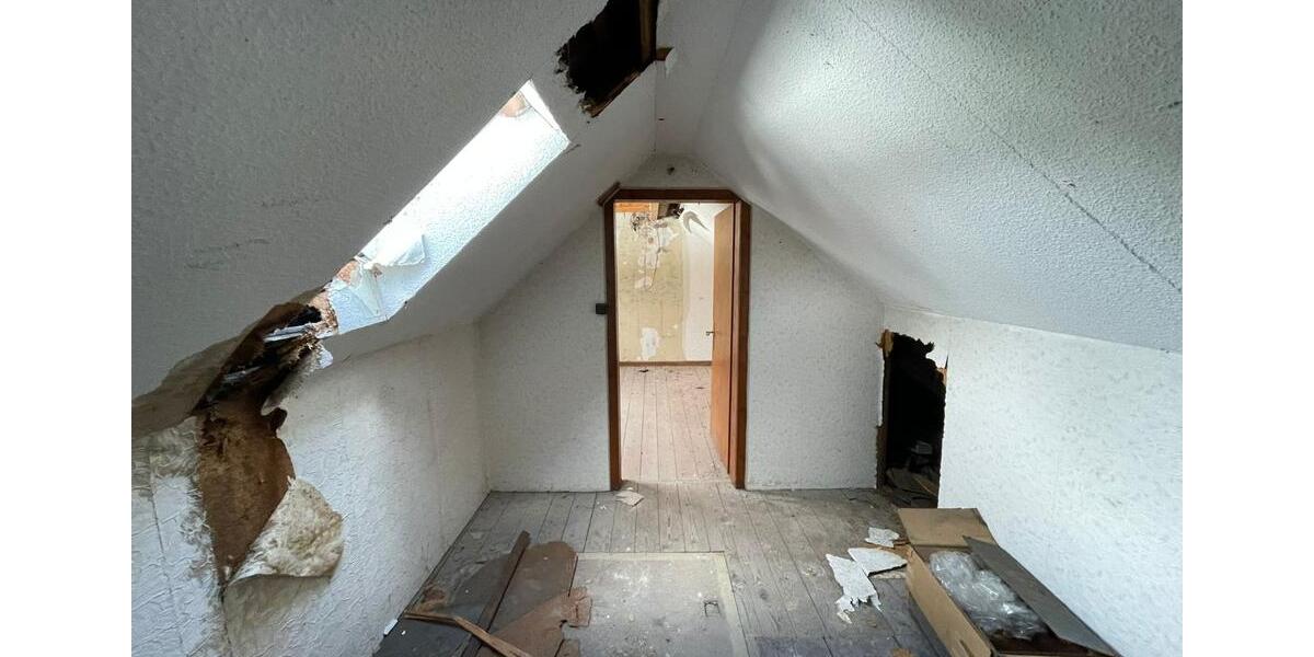 Dachgeschossrohlung zum Ausbau 2 Wohnungen-Dachneubau notwnedig 5 zimmer
