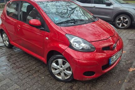 Toyota Aygo (X) 150.000 km 2.499 &euro; Duisburg 47179