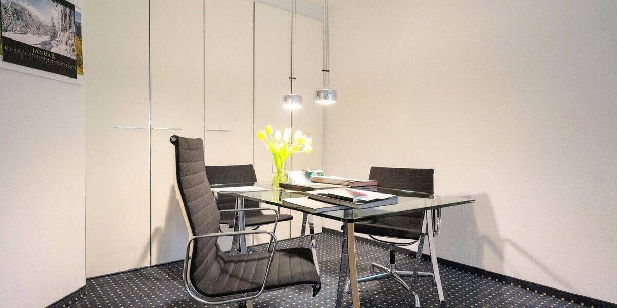 Bismarckplatz! Großzügige Eigentumswohnung mit 2 Terrassen in beliebtem Gebäudekomplex 5 zimmer