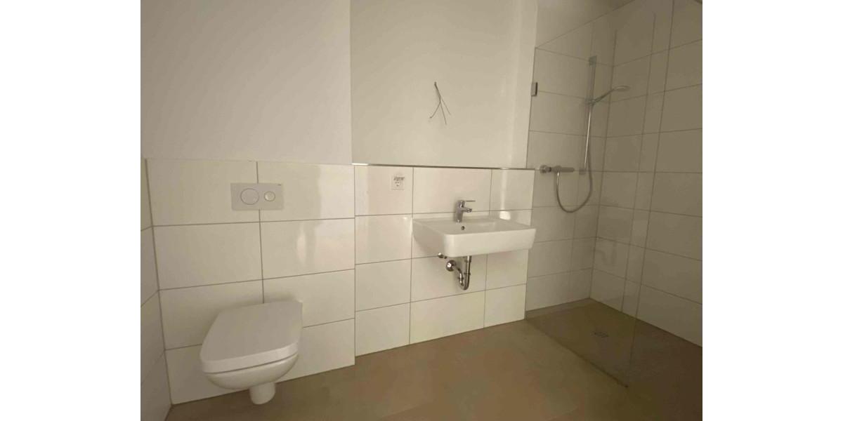 Erdgeschoßwohnung Essen Stadtbezirk VI - 1.5 Zimmer, 70 m&sup2;, 881&euro; | Angebot:26377385