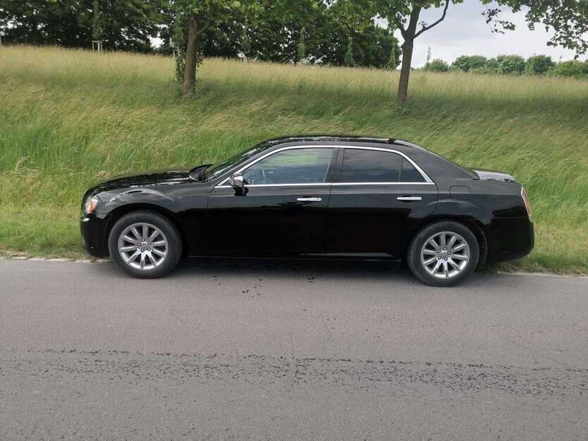 Chrysler 300C 137.000 km 13.500 € Oberhausen 46045