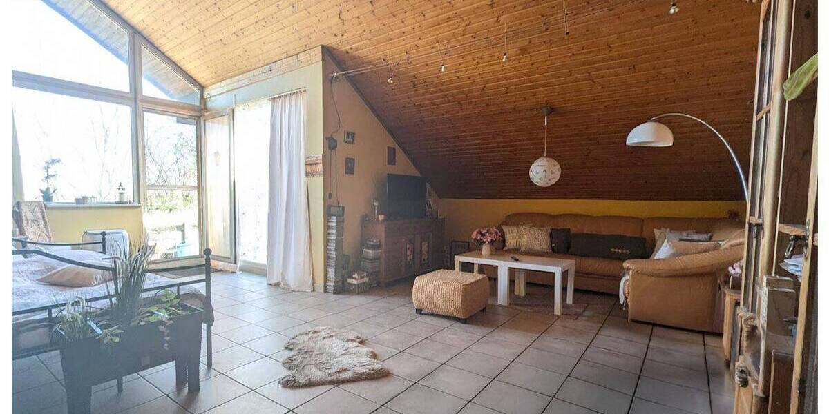 GEMÜTLICHE DACHGESCHOSS WOHNUNG MIT GARAGE IN WESEL 3 zimmer