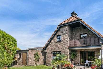 Haus zum Kaufen in Moers 184.000 € 120.53 m² 5 zimmer