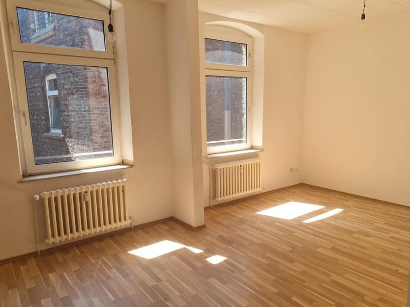 Gepflegte 2-Zimmer-Wohnung im 2.Obergeschoss zu vermieten!