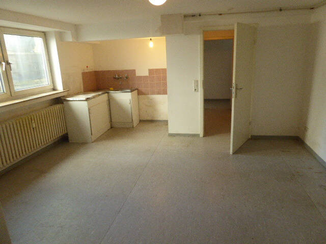 BEZUGSFREI IN 1A-LAGE RATHWESTFALENSTR. 8 RÄUME+2 BÄDER+WC KOMPLETT LAMINAT 3 EINGÄNGE ERDGESCHOSS 8 zimmer
