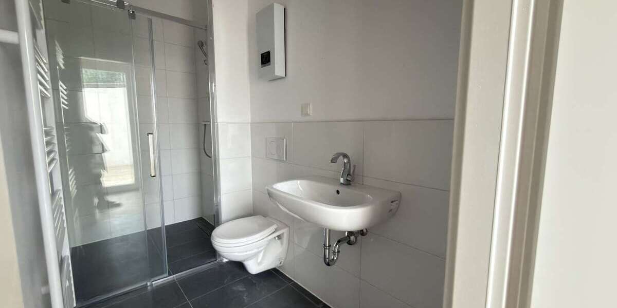 Exklusives Investment: Kernsaniertes Mehrfamilienhaus mit Balkon und Terrasse 10 zimmer