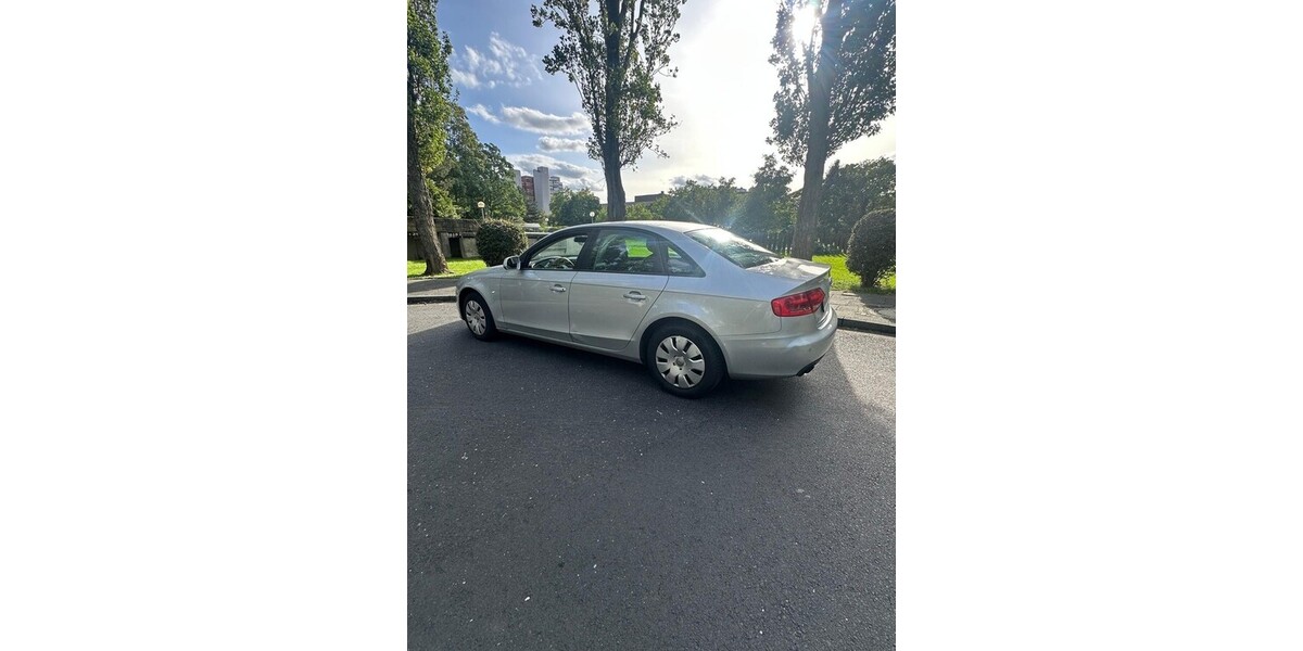 Audi A4 137.484 km 8.350 &euro; Düsseldorf 40213