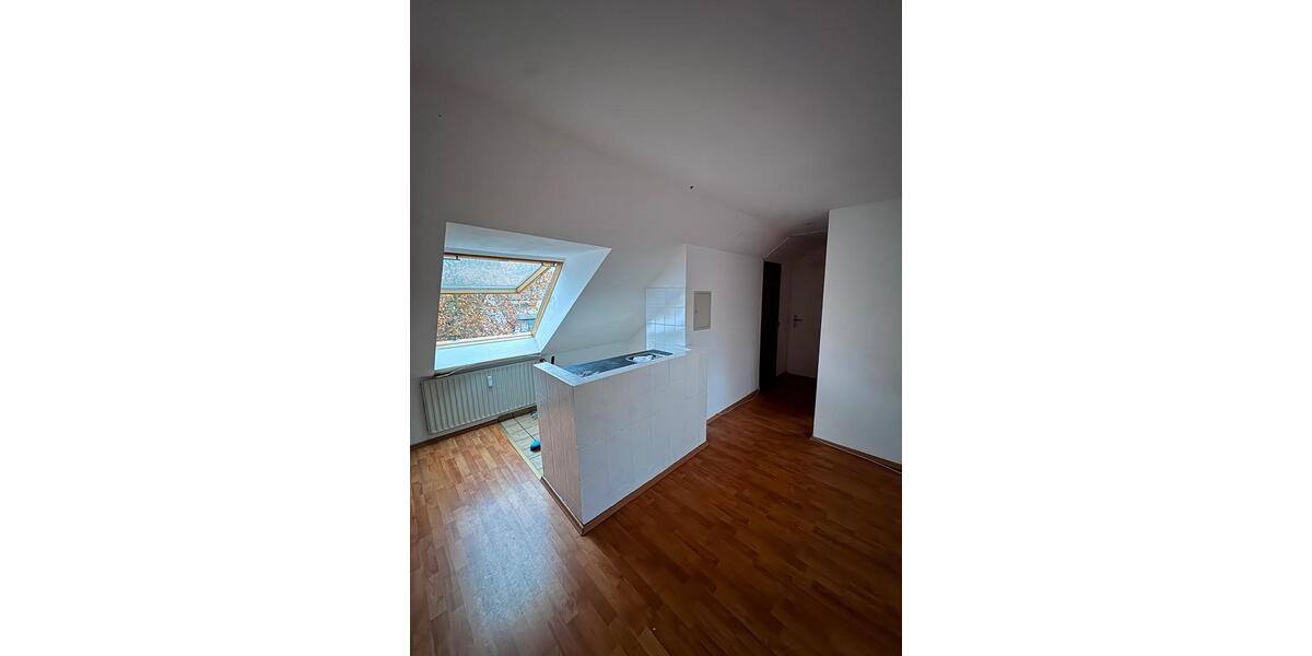 DG-WOHNUNG MIT KÜCHE ZU VERMIETEN zimmer