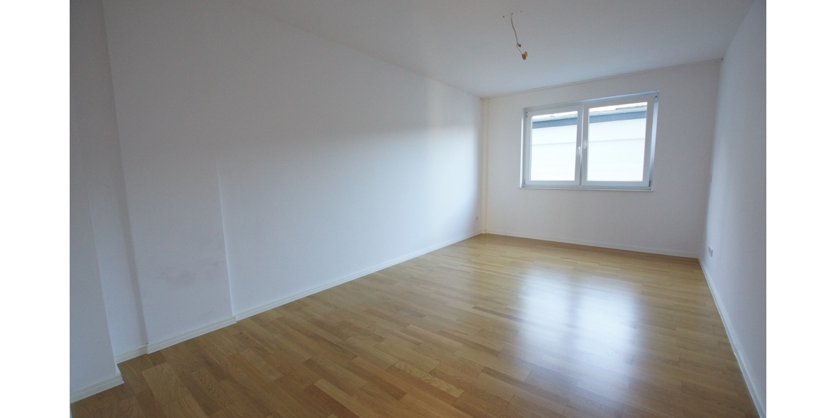 Moderne und großzügige 5 Zimmer-Wohnung über zwei Etagen mit separatem Eingang und Einbauküche - Maisonettenwohnung Düsseldorf Heerdt | Angebot:26971454