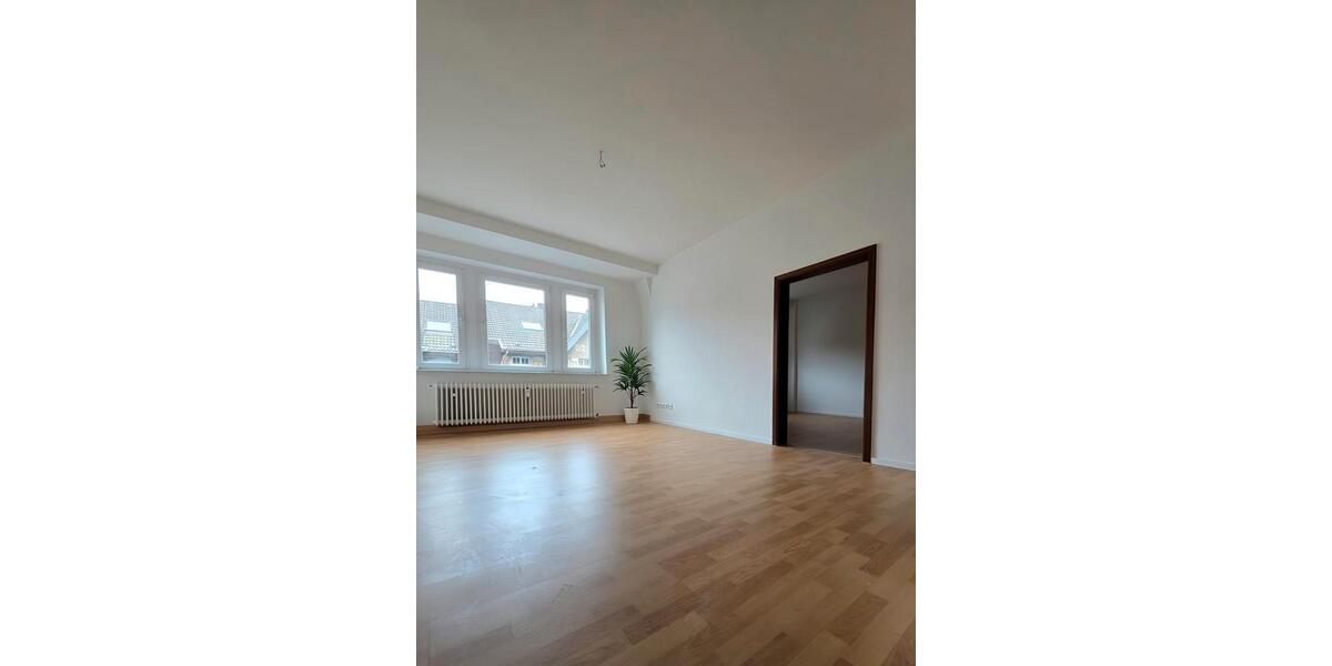 Urbane Dachgeschoss-Romantik! Helles Single-Refugium in Essen-Kray: 2,5 ZW, renoviert-bezugsfertig 2 zimmer