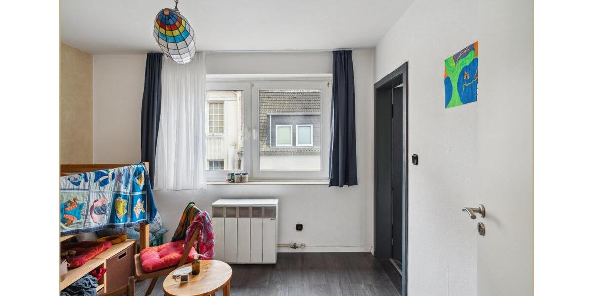 Mehrfamilienhaus mit Gewerbeeinheit – attraktive Kapitalanlage in zentraler Lage zimmer