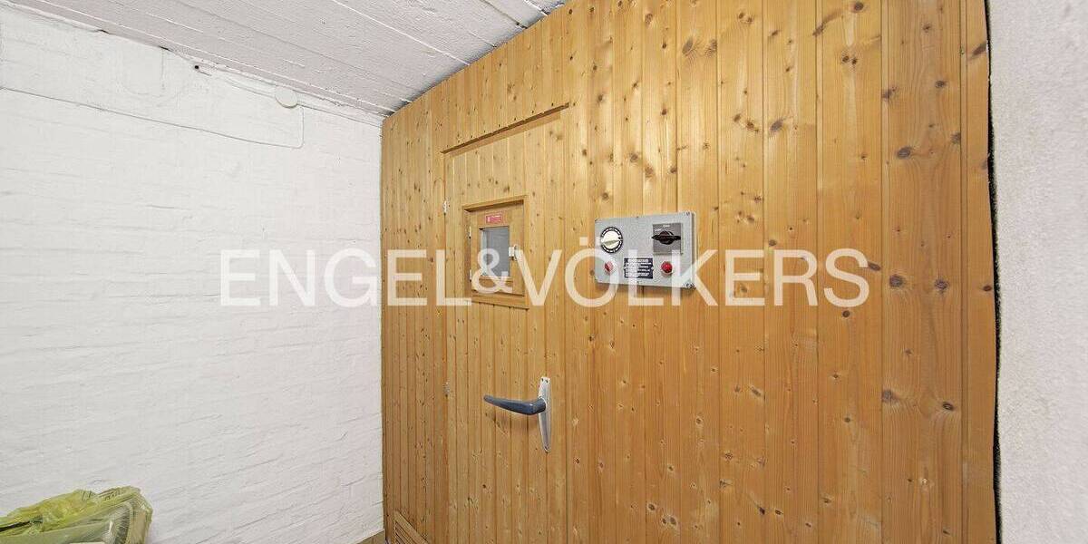 Mehrfamilienhaus, Wohnhaus Krefeld Cracau - 8 Zimmer, 256 m&sup2;, 3.200&euro; | Angebot:26364144