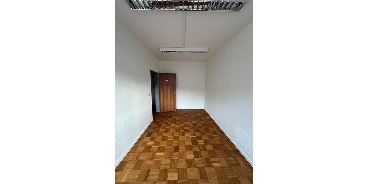 Ansprechende, helle Büroräume mit Blick auf den Neutorplatz zimmer