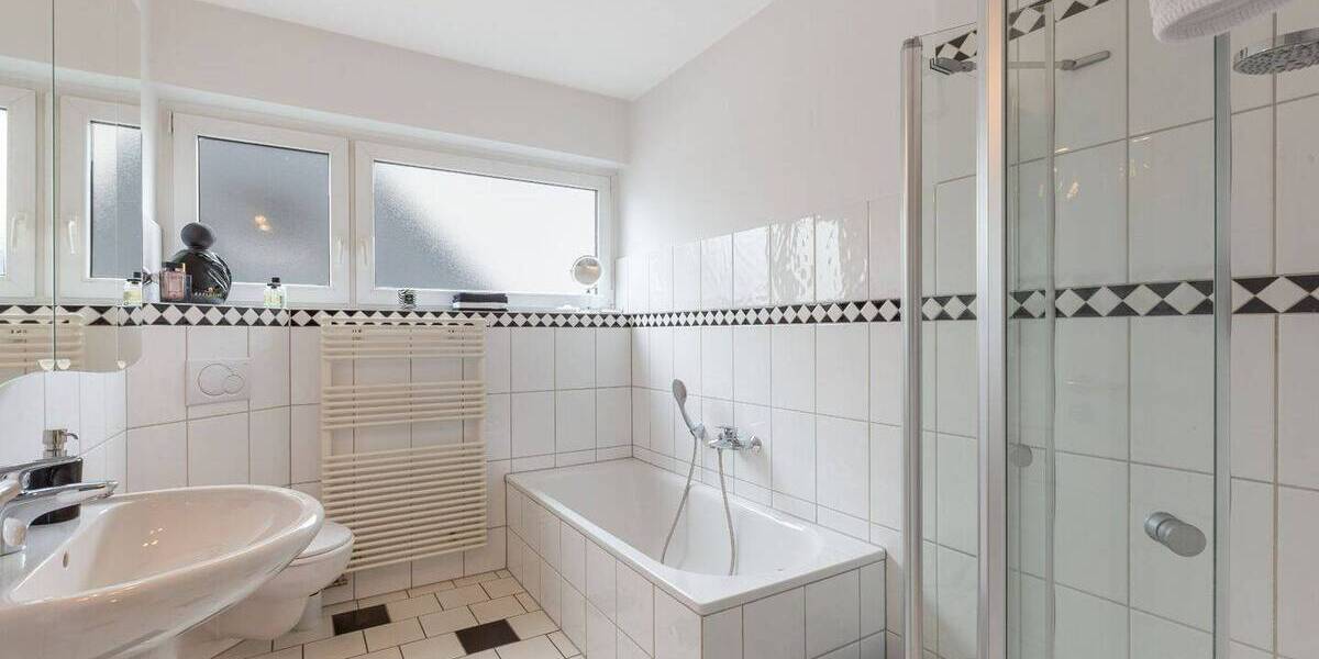 Etagenwohnung Velbert Mitte - 3 Zimmer, 93 m&sup2;, 220.000&euro; | Angebot:26358898