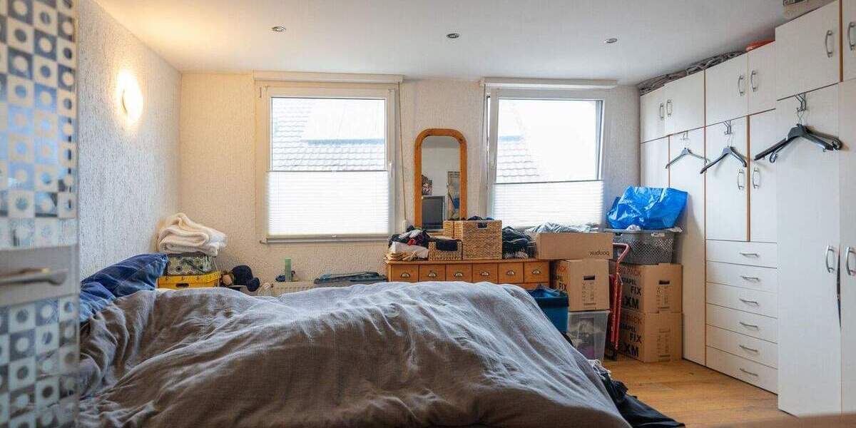 Traarer Wohnidylle: Zweifamilienhaus in ruhiger, unverbaubarer Feldrandlage 8 zimmer