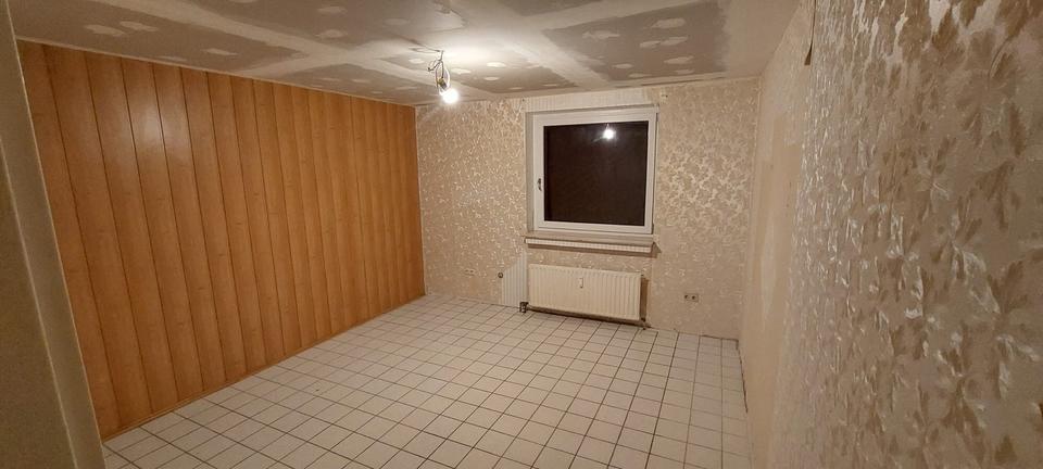 Teilsanierte 93m2 Erdgeschosswohnung mit 3,5 Zimmer 3.5 zimmer