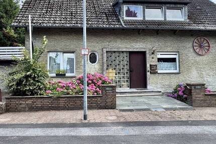 freisteh. EFH mit Einliegerwohnung und Doppelgarage 6 zimmer