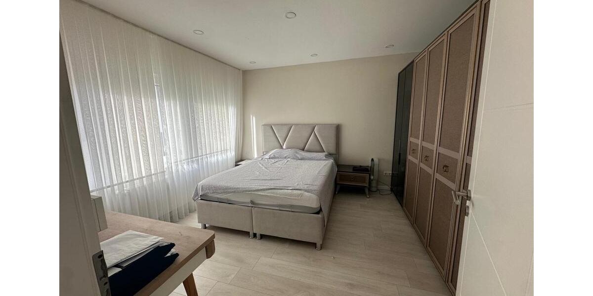 Attraktive 4-Zimmer-Wohnung mit großen Balkon in Krefeld-Cracau 4 zimmer