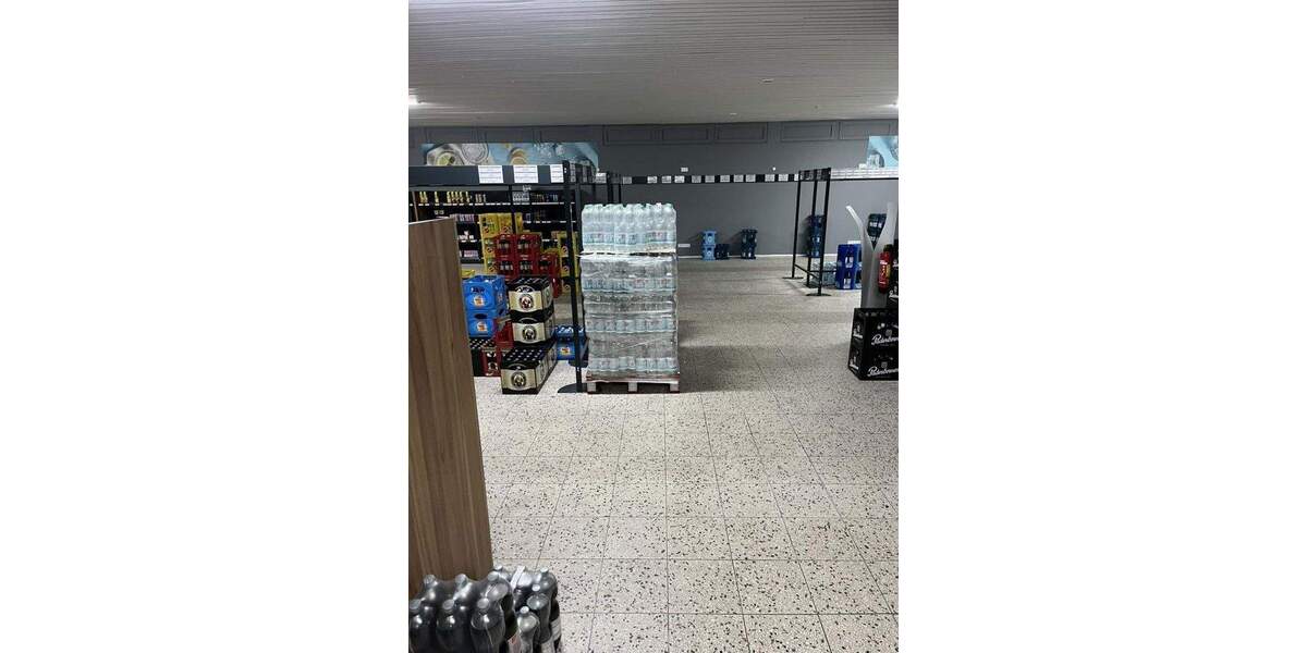 Sehr gepflegtes Ladenlokal in unmittelbarer Nähe zu Aldi zimmer