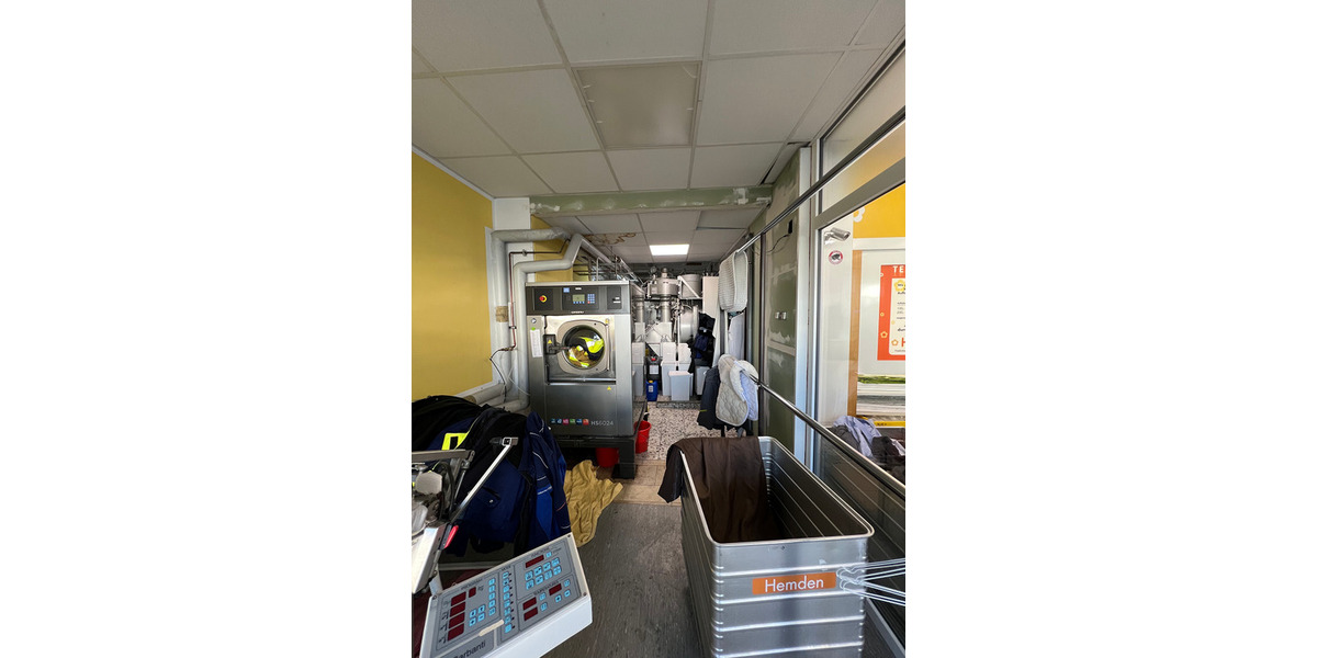 Investorenobjekt mit 3 Wohnungen, 2 Ladenlokalen und Erweiterungsmöglichkeiten 1 zimmer