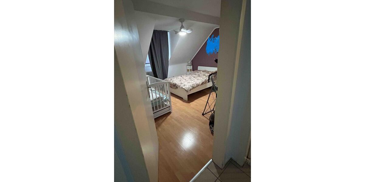 3 Zimmer DG-Wohnung mit Küche und Balkon in Fischeln 3 zimmer