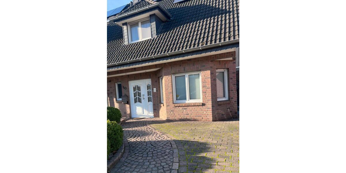 Gepflegte Doppelhaushälfte mit Garten, Garage, PV Anlage in Moers 3 zimmer
